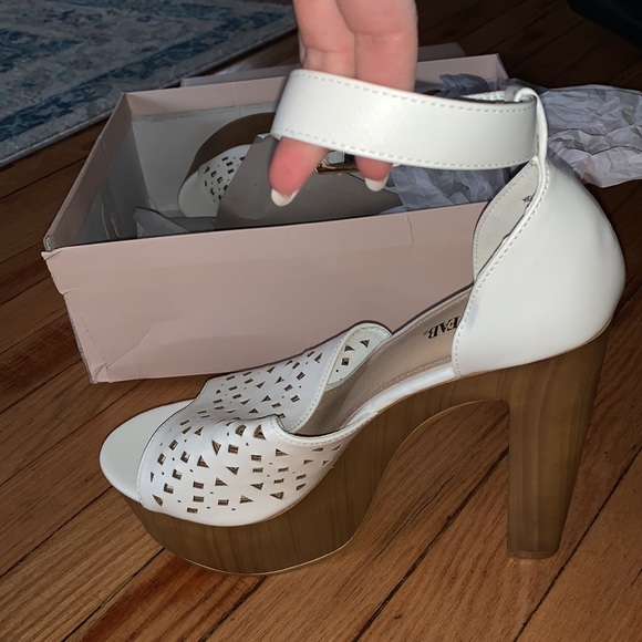 White open toed Sandal heel - Picture 2 of 5
